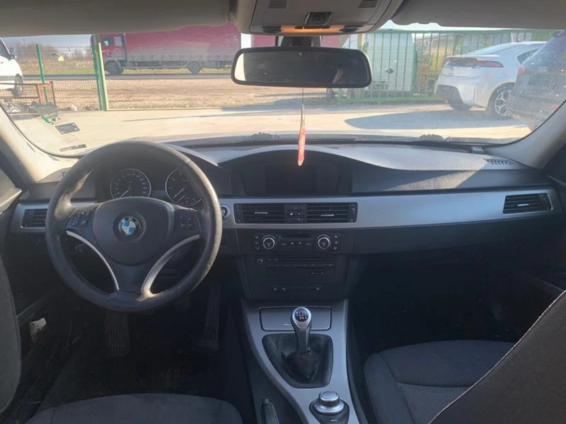 BMW 320 BMW 320 2.0i 6скорости НАВИ, снимка 12 - Автомобили и джипове - 35550620