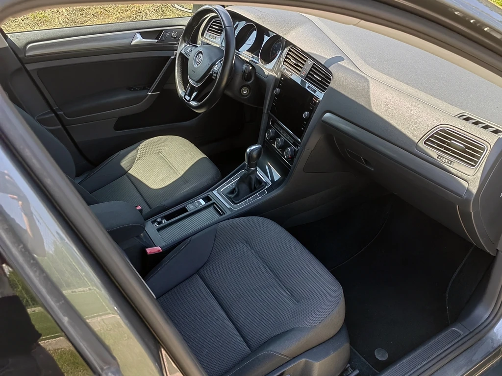 VW Golf VII 1.6TDI* ТОП* ЕДИН СОБСТВ.* СЕРВ. ИСТОРИЯ - изображение 8