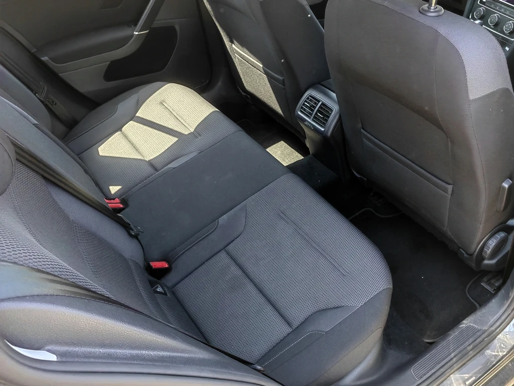VW Golf VII 1.6TDI* ТОП* ЕДИН СОБСТВ.* СЕРВ. ИСТОРИЯ - изображение 9