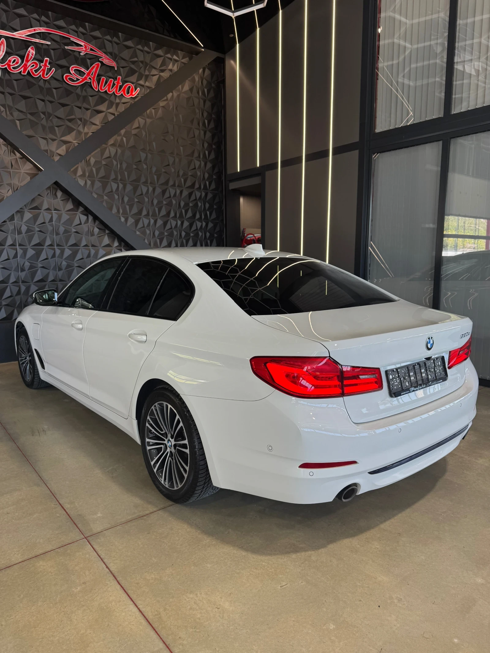 BMW 530E * xDrive * M PACKET * HEAD UP *  - изображение 3