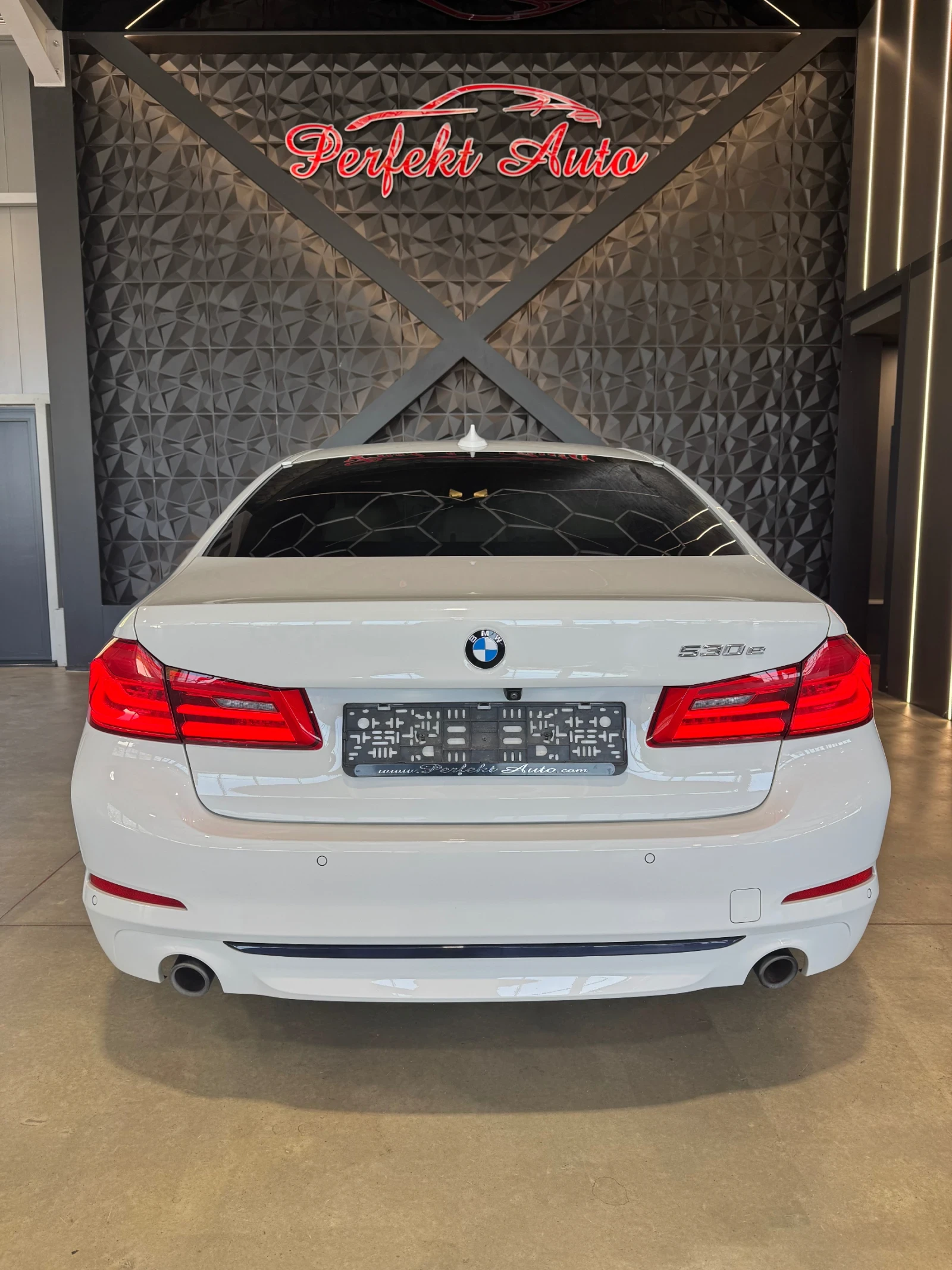 BMW 530E * xDrive * M PACKET * HEAD UP *  - изображение 4