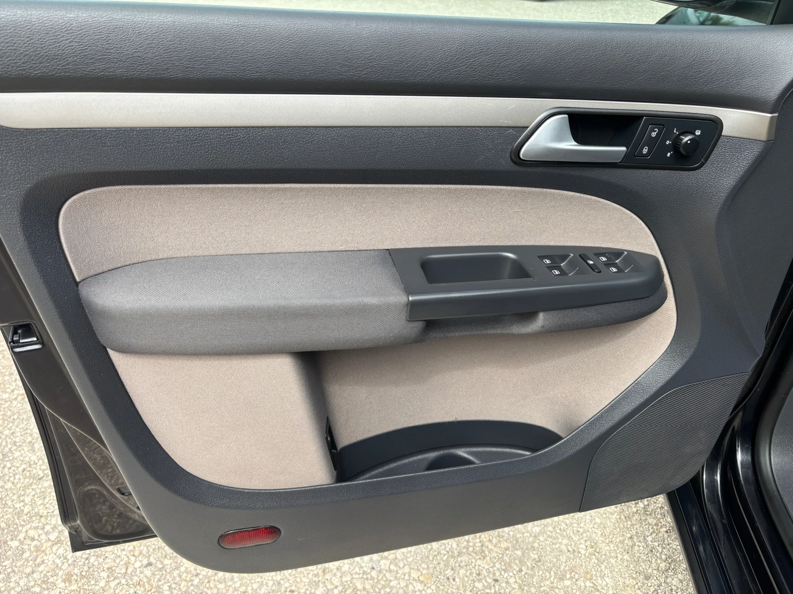 VW Touran 2009 CROOS+ ФЕЙС+ 2.0TDI+ 140кс+ 6ск, снимка 7 - Автомобили и джипове - 52584249