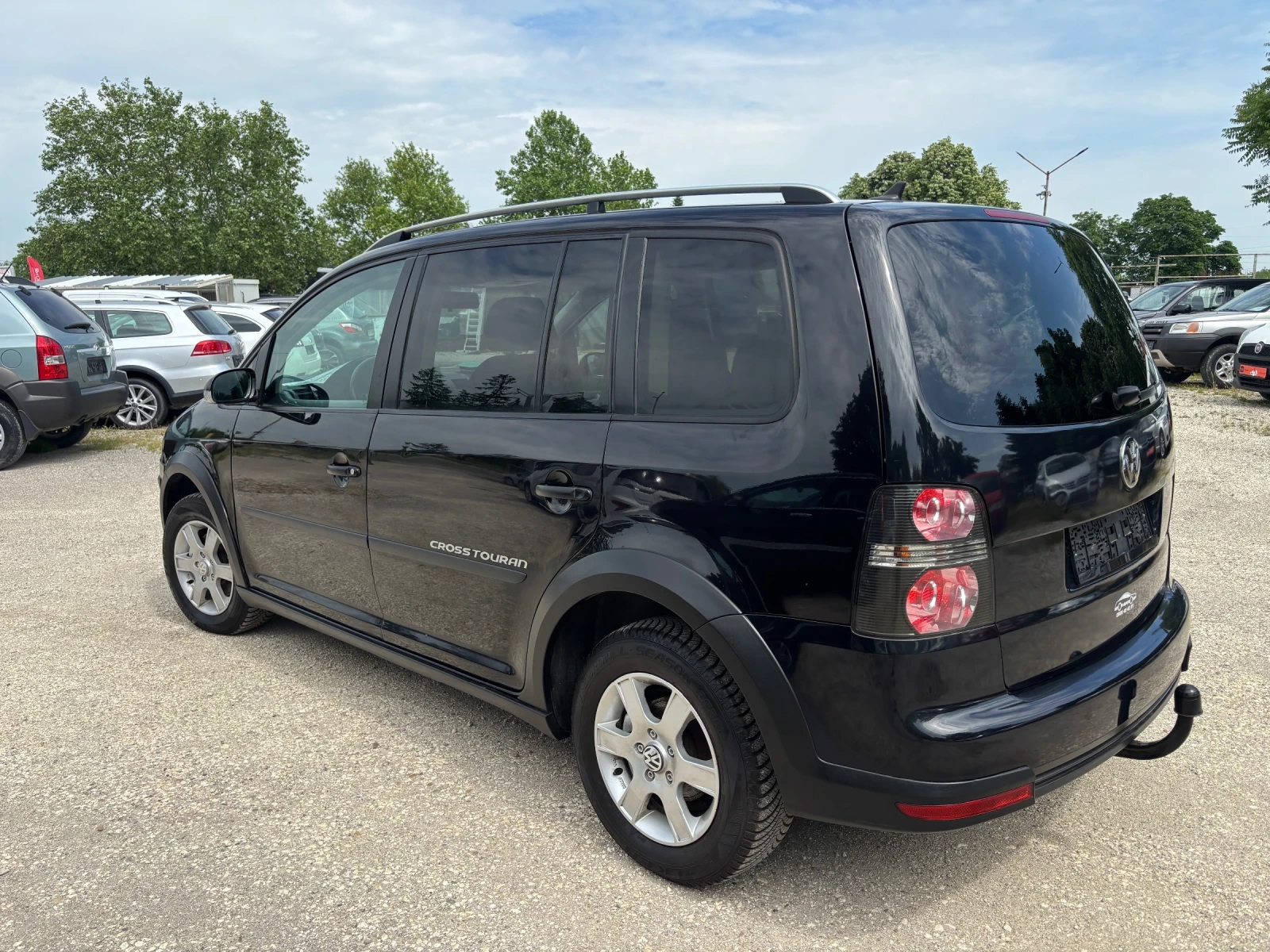 VW Touran 2009 CROOS+ ФЕЙС+ 2.0TDI+ 140кс+ 6ск, снимка 4 - Автомобили и джипове - 52584249
