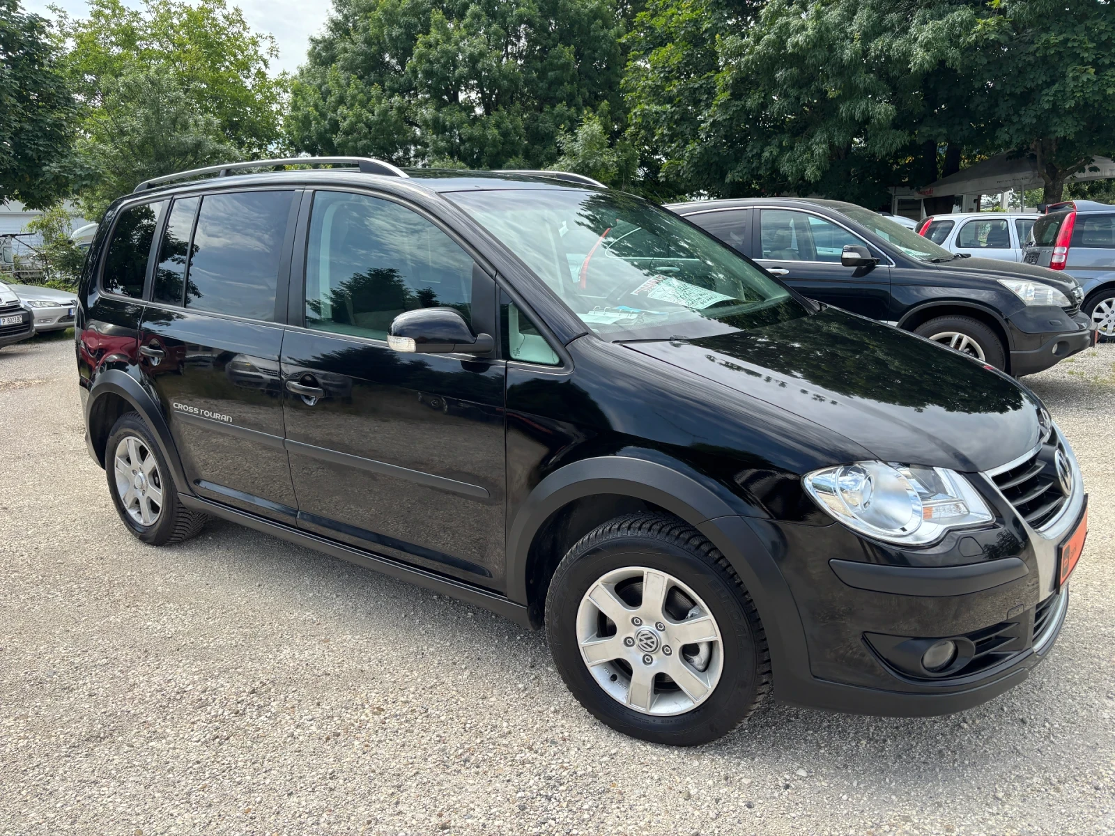 VW Touran 2009 CROOS+ ФЕЙС+ 2.0TDI+ 140кс+ 6ск, снимка 3 - Автомобили и джипове - 52584249