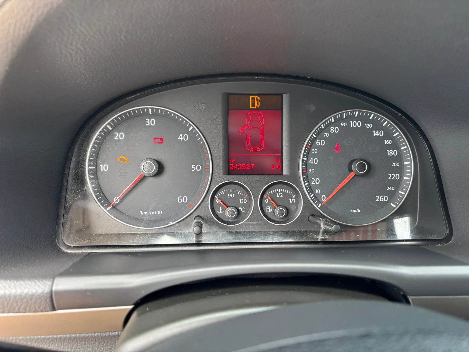 VW Touran 2009 CROOS+ ФЕЙС+ 2.0TDI+ 140кс+ 6ск, снимка 9 - Автомобили и джипове - 52584249