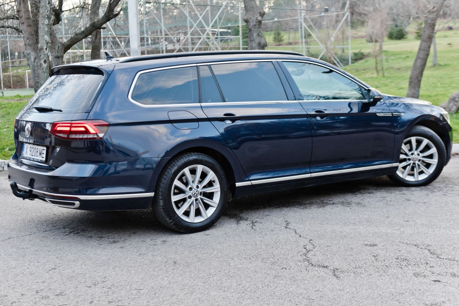 VW Passat Vw passat B8* 2.0TDI* R LINE* ACC* МАСАЖ*  - изображение 4