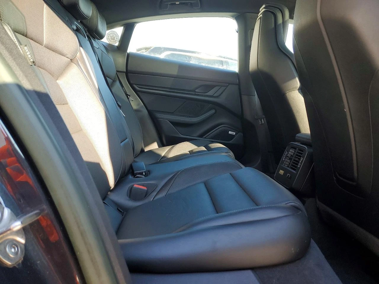 Porsche Taycan  - изображение 10