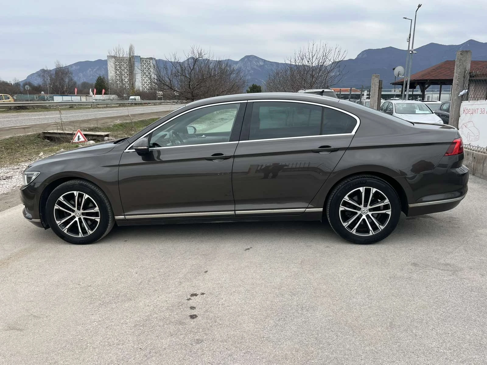 VW Passat R-LINE 2.0TDI 150кс EURO 6B FULL ВНОС ИТАЛИЯ - изображение 6