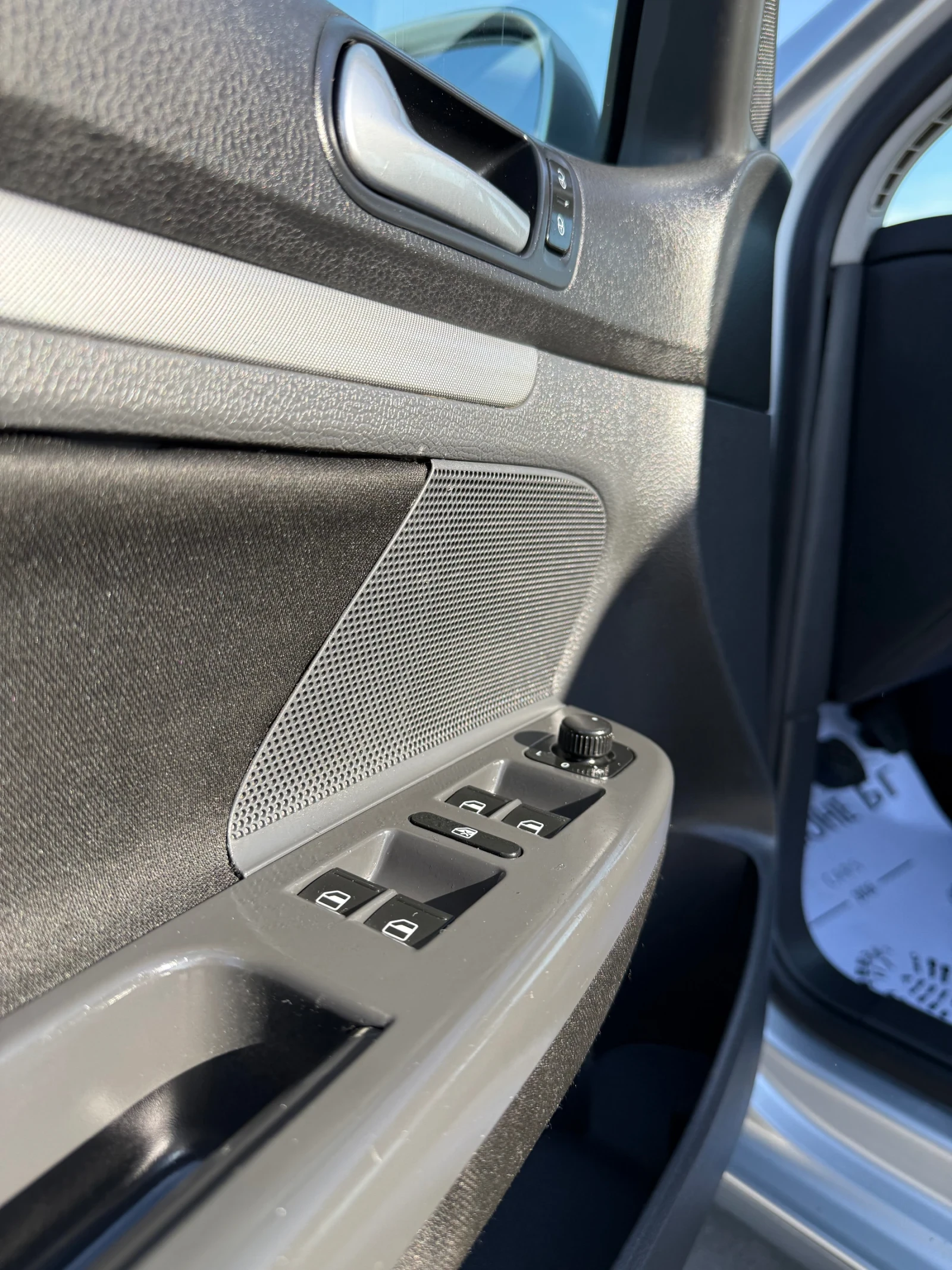 VW Golf 1.9 TDi * NAVI* , снимка 12 - Автомобили и джипове - 53812813