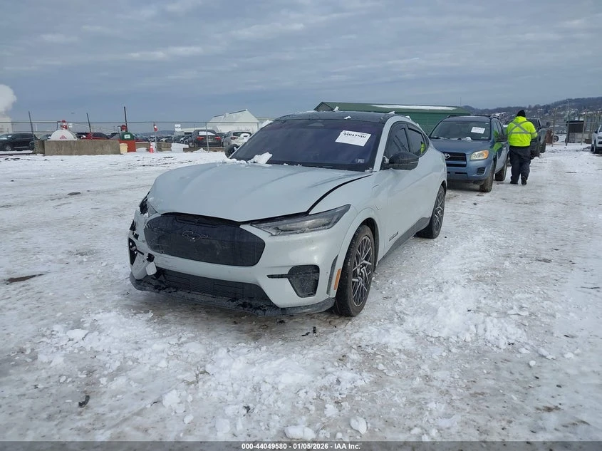 Ford Mustang Mach-E Gt, снимка 2 - Автомобили и джипове - 53823671