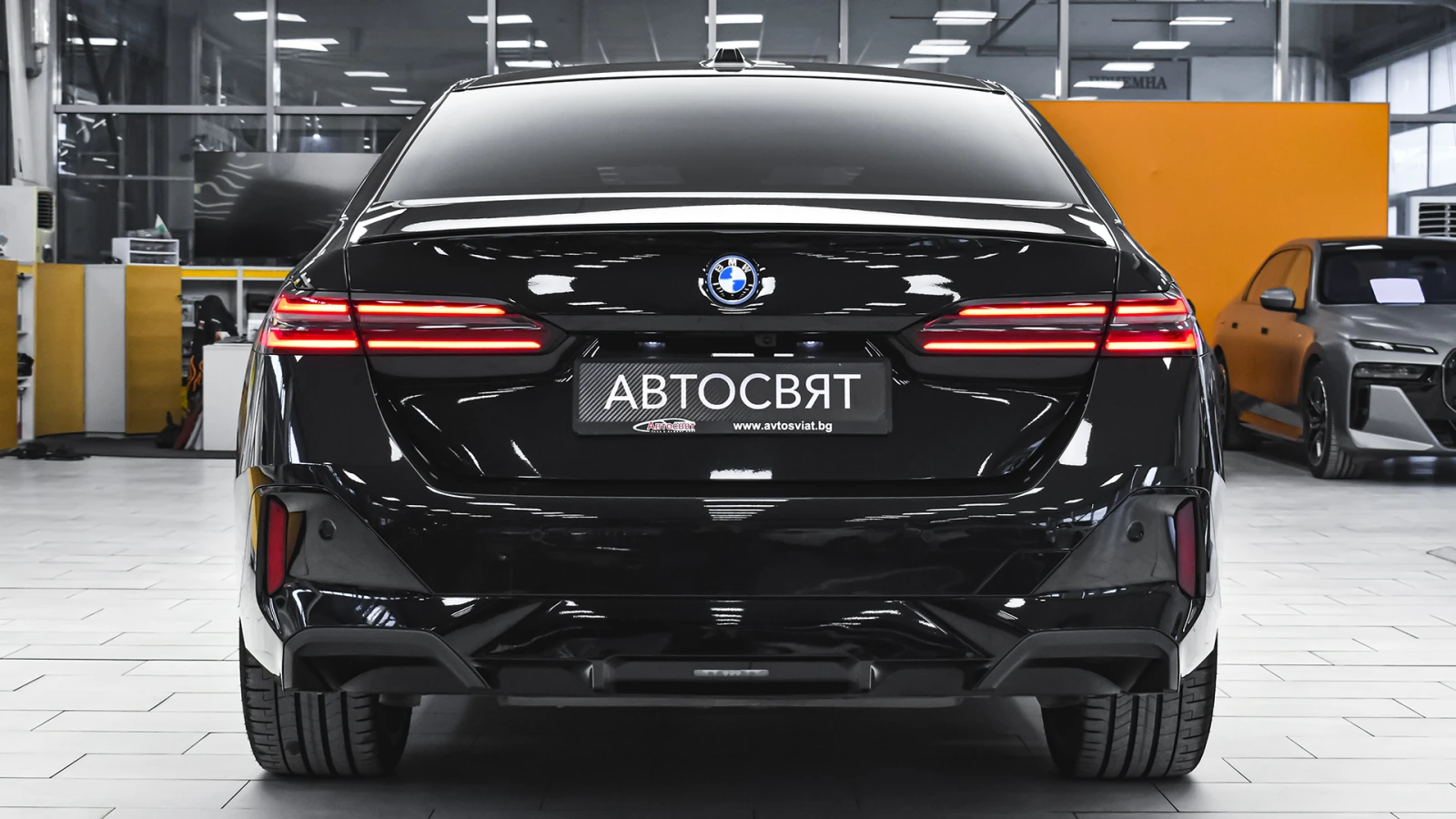 BMW 550 e xDrive M Sport Pro PHEV Steptronic, снимка 3 - Автомобили и джипове - 53910081