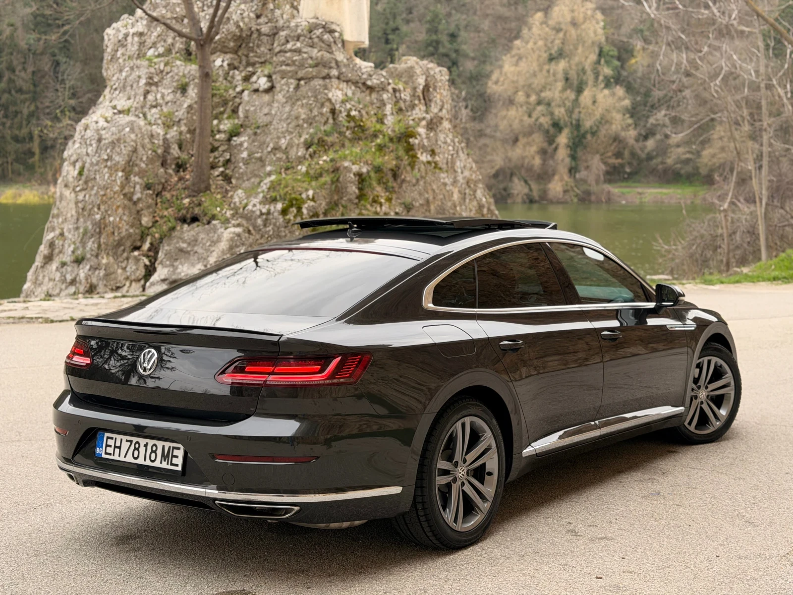 VW Arteon * R-Line * Pano * 360 , снимка 5 - Автомобили и джипове - 54058408