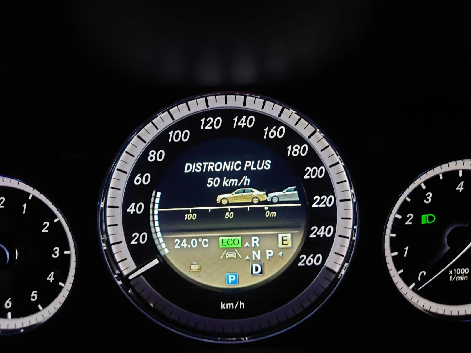 Mercedes-Benz E 350 4matic/distronic/обдухване, снимка 12 - Автомобили и джипове - 54233944