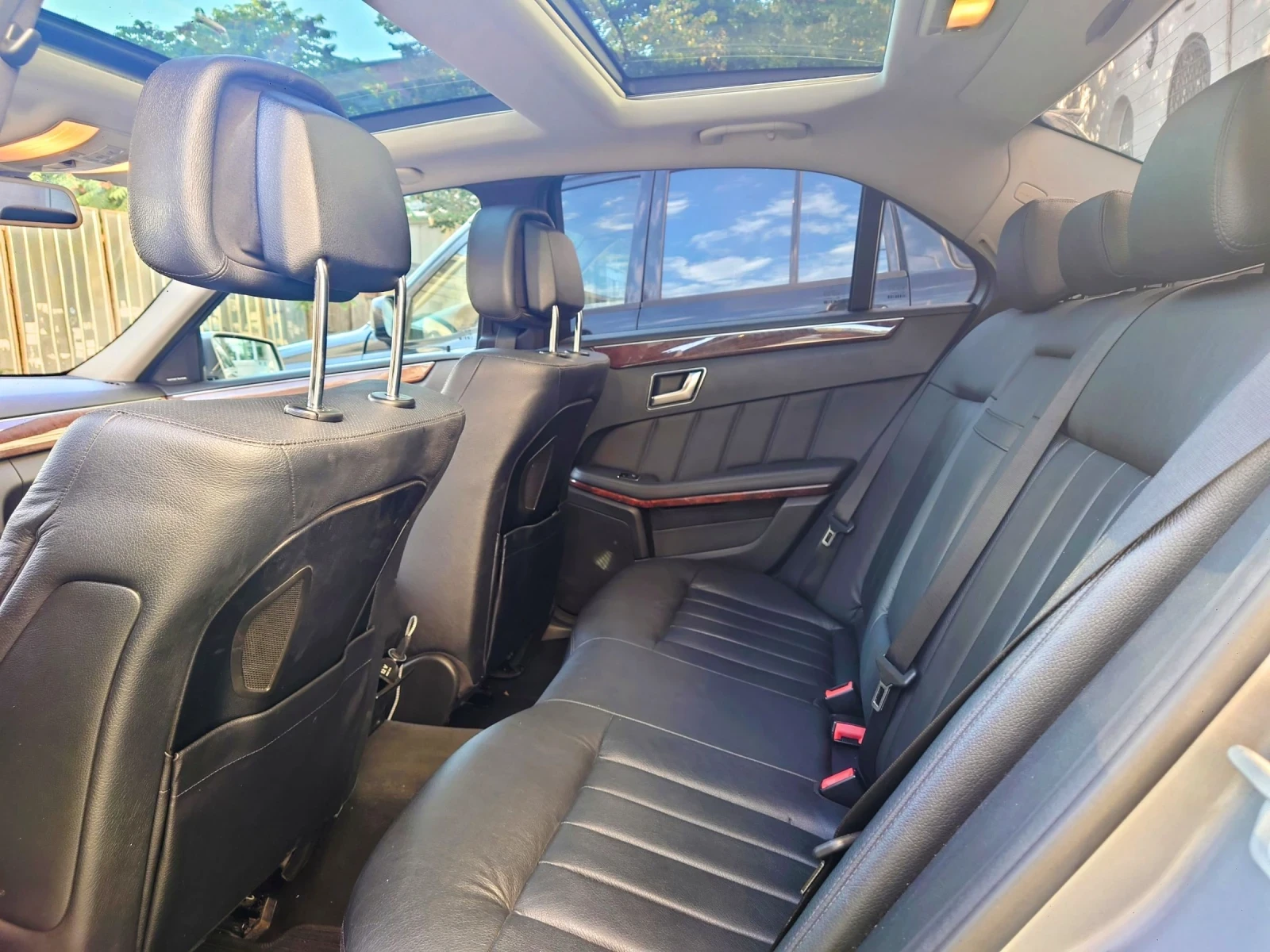 Mercedes-Benz E 350 4matic/distronic/обдухване, снимка 14 - Автомобили и джипове - 54233944