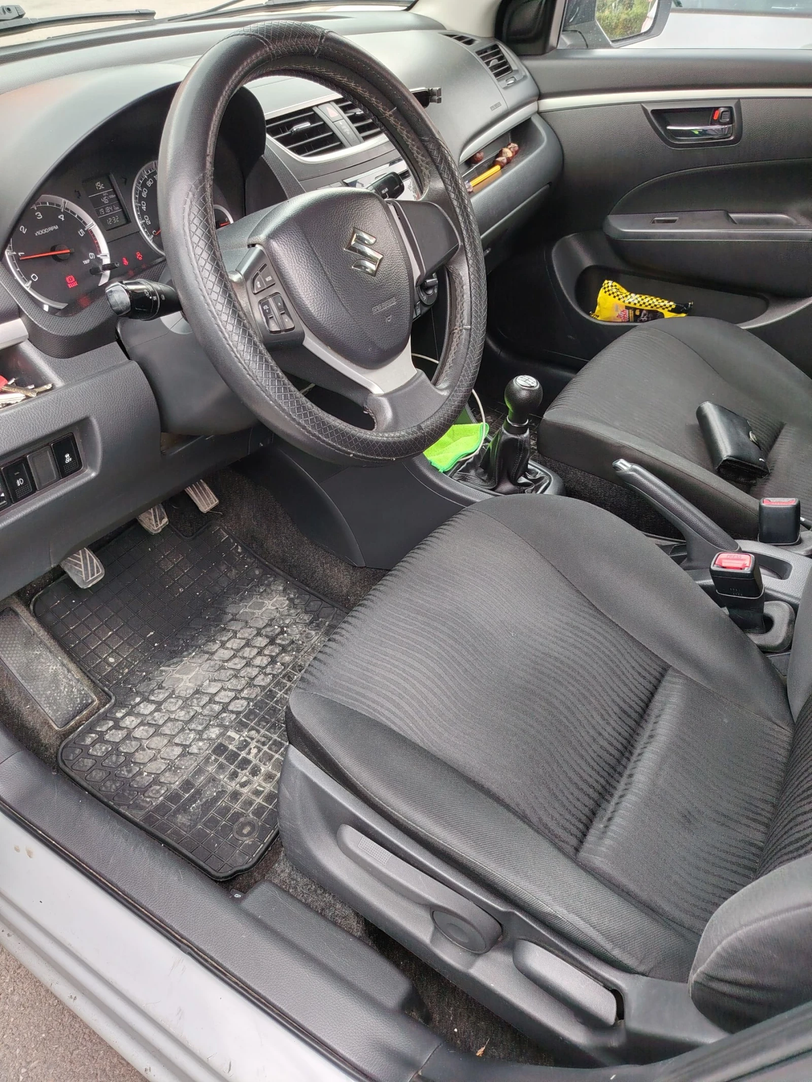 Suzuki Swift, снимка 8 - Автомобили и джипове - 54651084