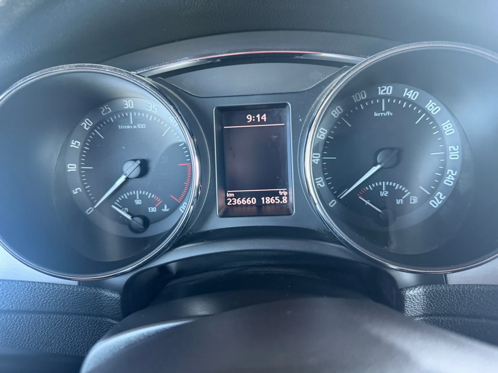 Skoda Superb 2.0 TDI, снимка 11 - Автомобили и джипове - 54843490