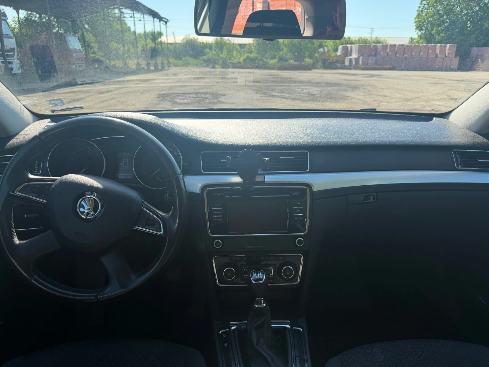Skoda Superb 2.0 TDI, снимка 10 - Автомобили и джипове - 54843490