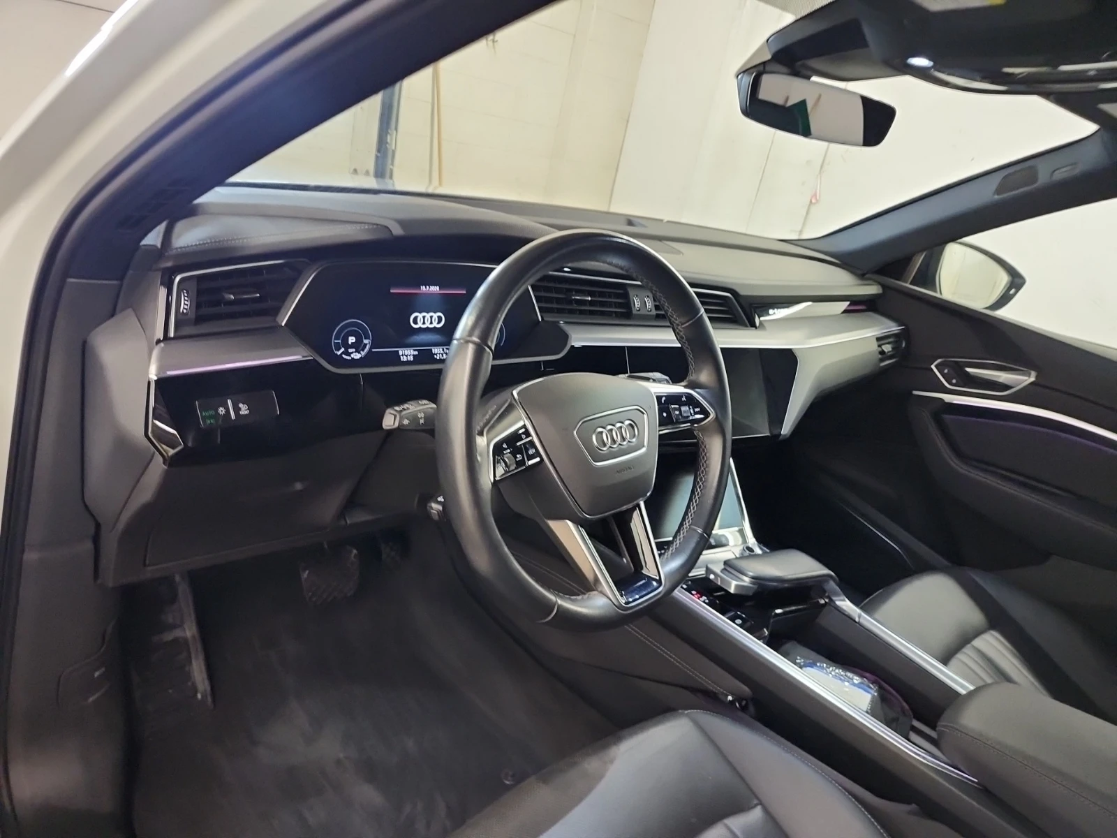 Audi E-Tron, снимка 11 - Автомобили и джипове - 55317046