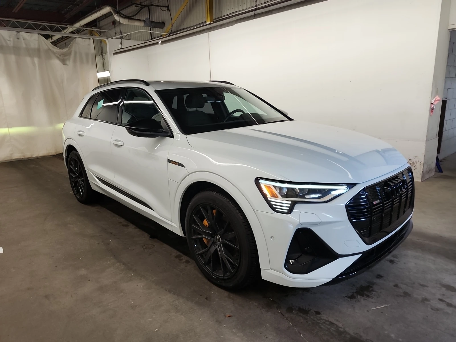 Audi E-Tron, снимка 3 - Автомобили и джипове - 55317046