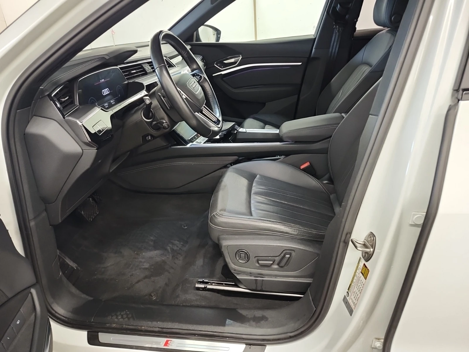 Audi E-Tron, снимка 7 - Автомобили и джипове - 55317046