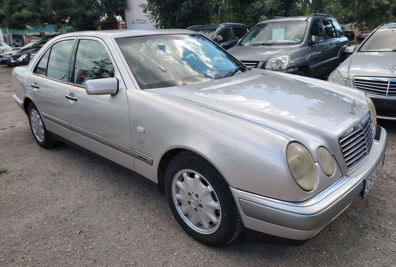 Mercedes-Benz E 200  2.0i/Compresor/Eleganse, снимка 4 - Автомобили и джипове - 55456021