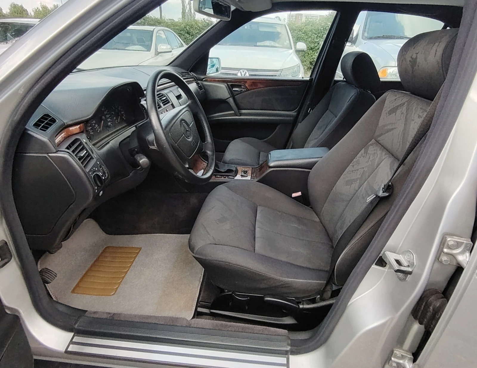 Mercedes-Benz E 200  2.0i/Compresor/Eleganse, снимка 10 - Автомобили и джипове - 55456021