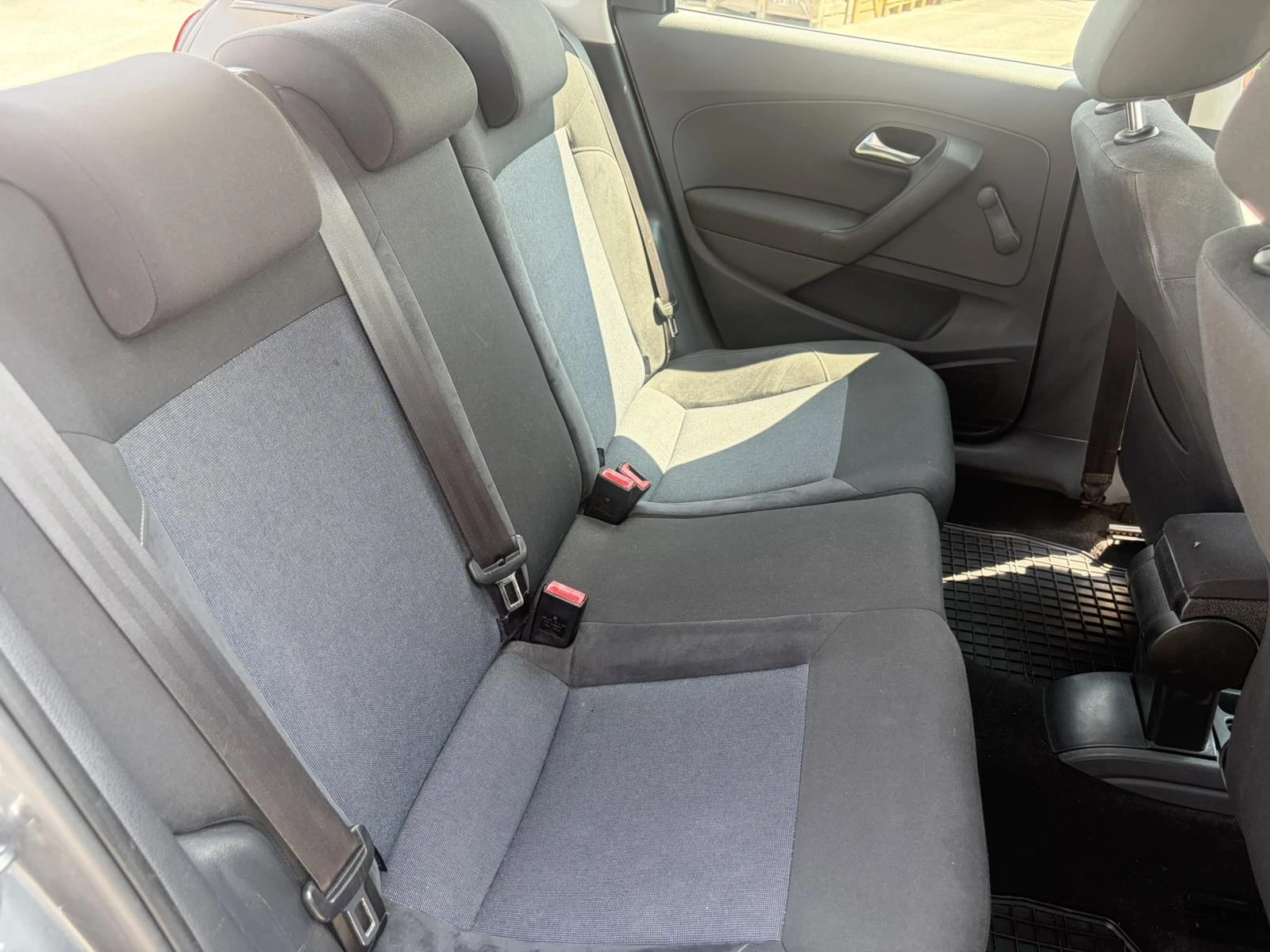 VW Polo 1.6TDI DSG7, снимка 11 - Автомобили и джипове - 55604384