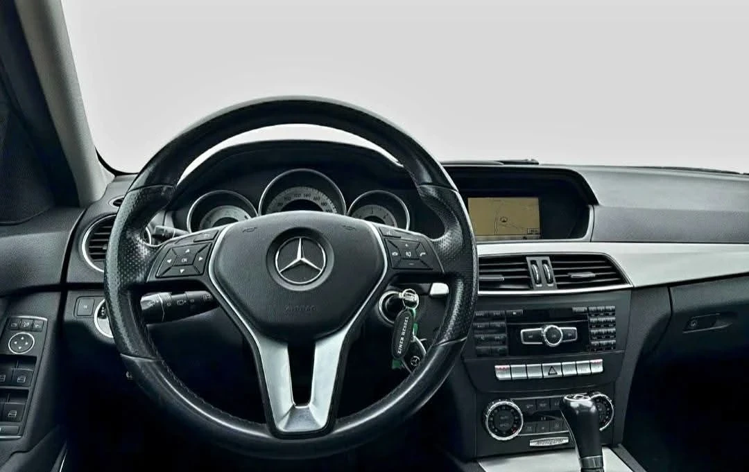 Mercedes-Benz C 220 Сервизна История Панорама Blind - Spod Navi Kamera, снимка 7 - Автомобили и джипове - 55932009