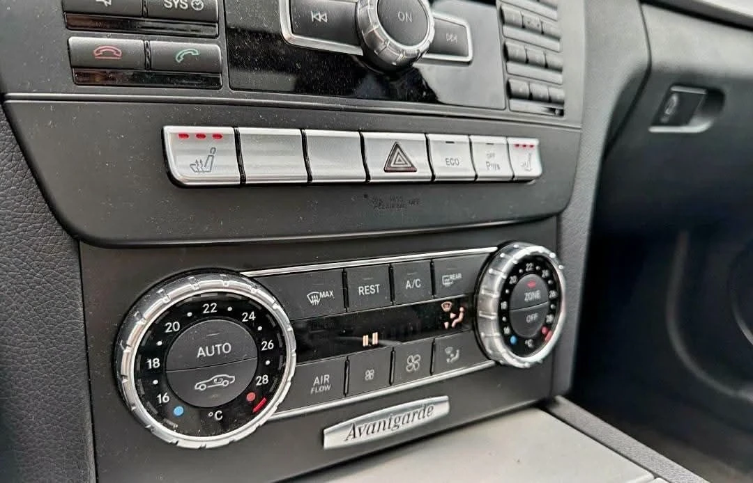 Mercedes-Benz C 220 Сервизна История Панорама Blind - Spod Navi Kamera, снимка 13 - Автомобили и джипове - 55932009