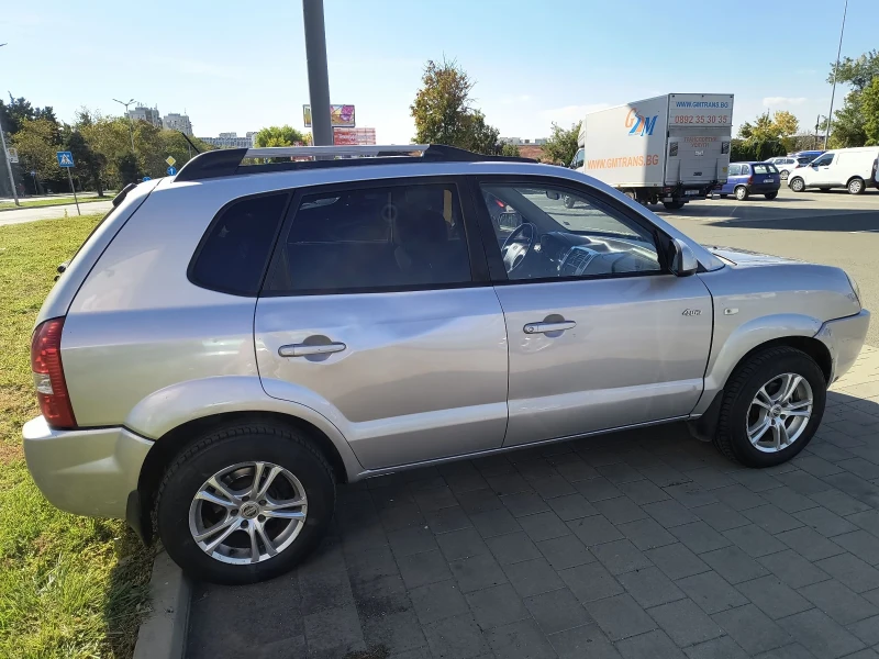 Hyundai Tucson 2.0i ГАЗ/БЕНЗИН 4Х4, снимка 4 - Автомобили и джипове - 47737198