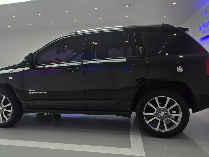 Jeep Compass 2.4 LIMITED, снимка 3 - Автомобили и джипове - 54930139