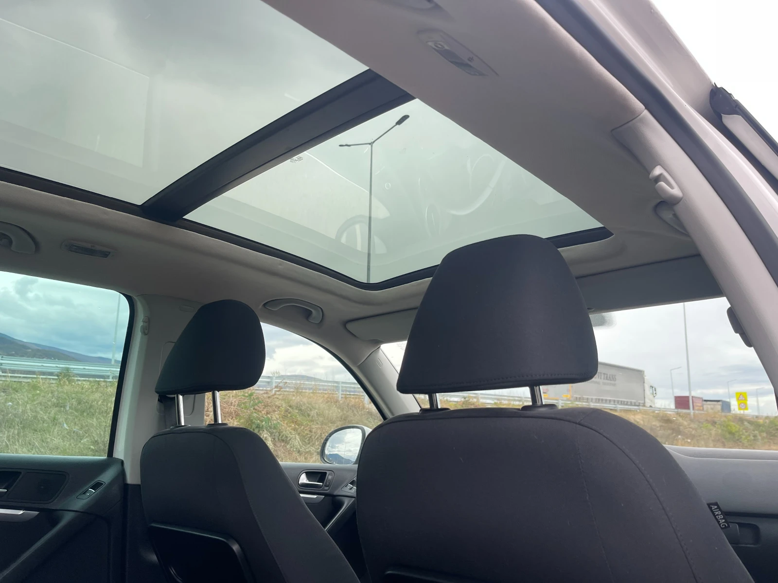 VW Tiguan 2.0 TSI 4motion Sp&Style 180ps. Швейцария, снимка 15 - Автомобили и джипове - 53610022