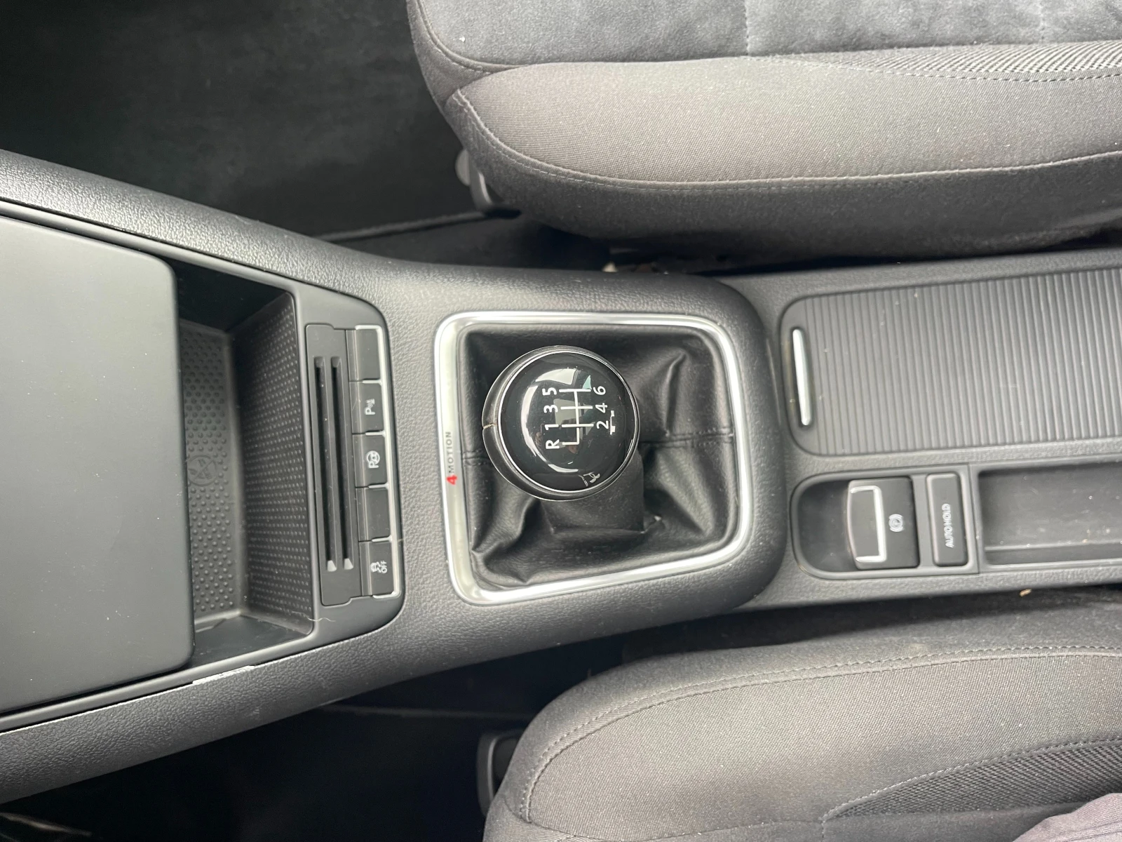 VW Tiguan 2.0 TSI 4motion Sp&Style 180ps. Швейцария, снимка 12 - Автомобили и джипове - 53610022