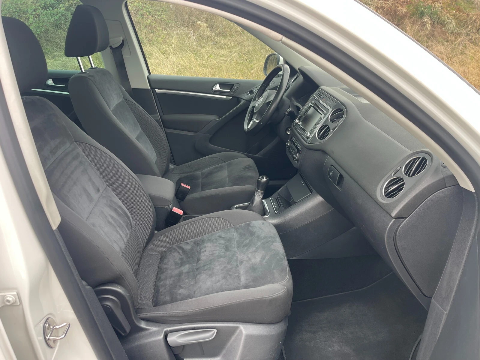 VW Tiguan 2.0 TSI 4motion Sp&Style 180ps. Швейцария, снимка 11 - Автомобили и джипове - 53610022