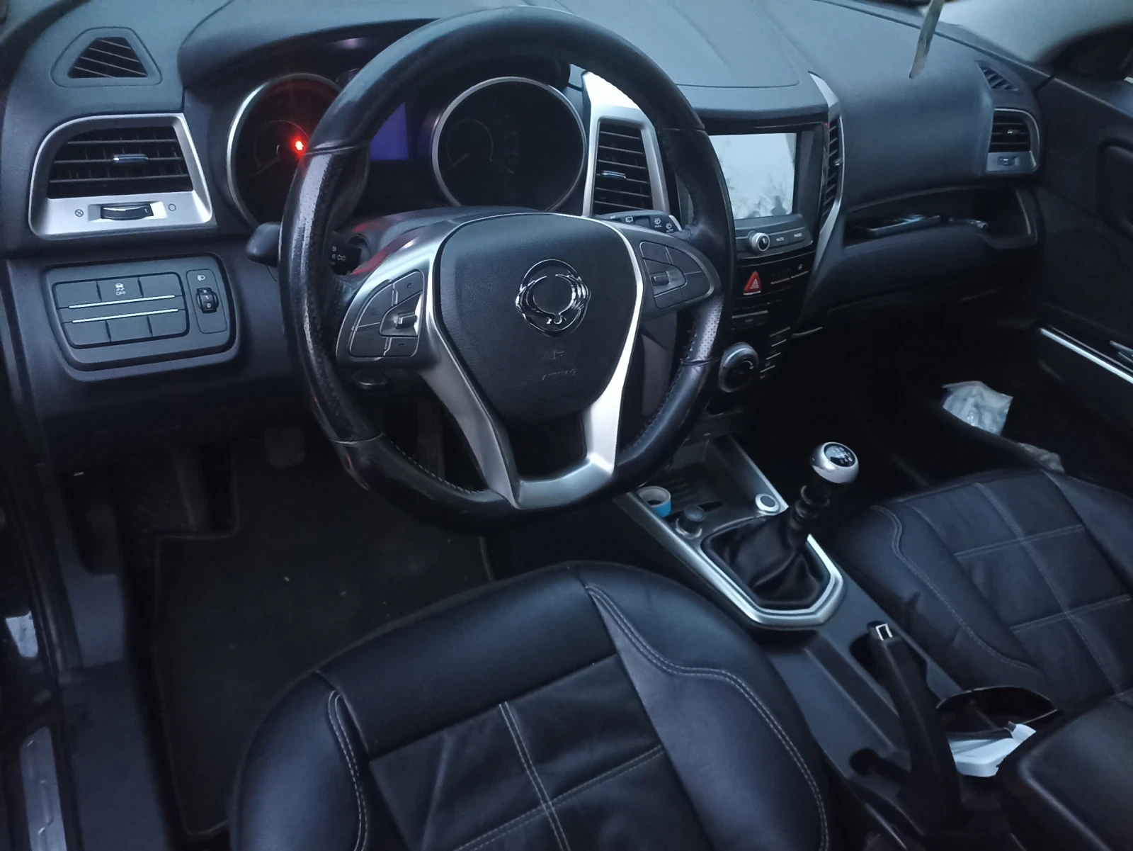 SsangYong Tivoli, снимка 15 - Автомобили и джипове - 53940837