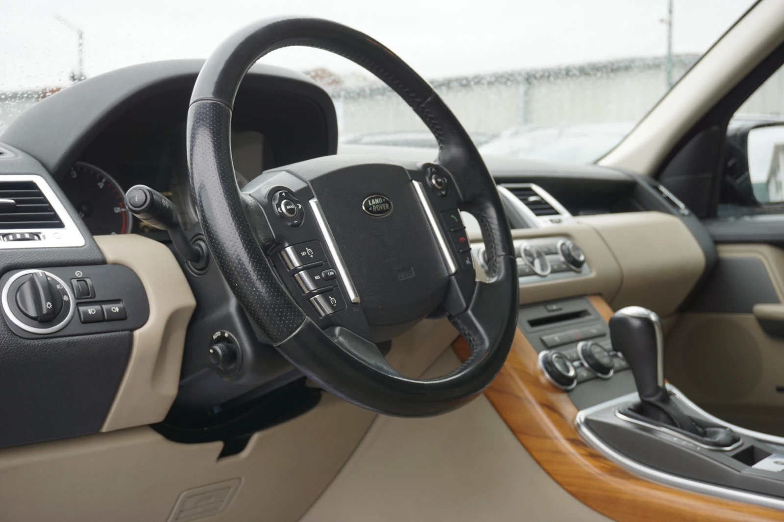 Land Rover Range Rover Sport 3.0L V6 SPORT HSE/Нави/Въздушно окачване/Ксенон, снимка 10 - Автомобили и джипове - 54065783