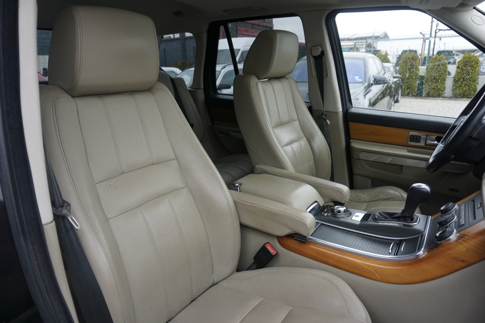 Land Rover Range Rover Sport 3.0L V6 SPORT HSE/Нави/Въздушно окачване/Ксенон, снимка 12 - Автомобили и джипове - 54065783