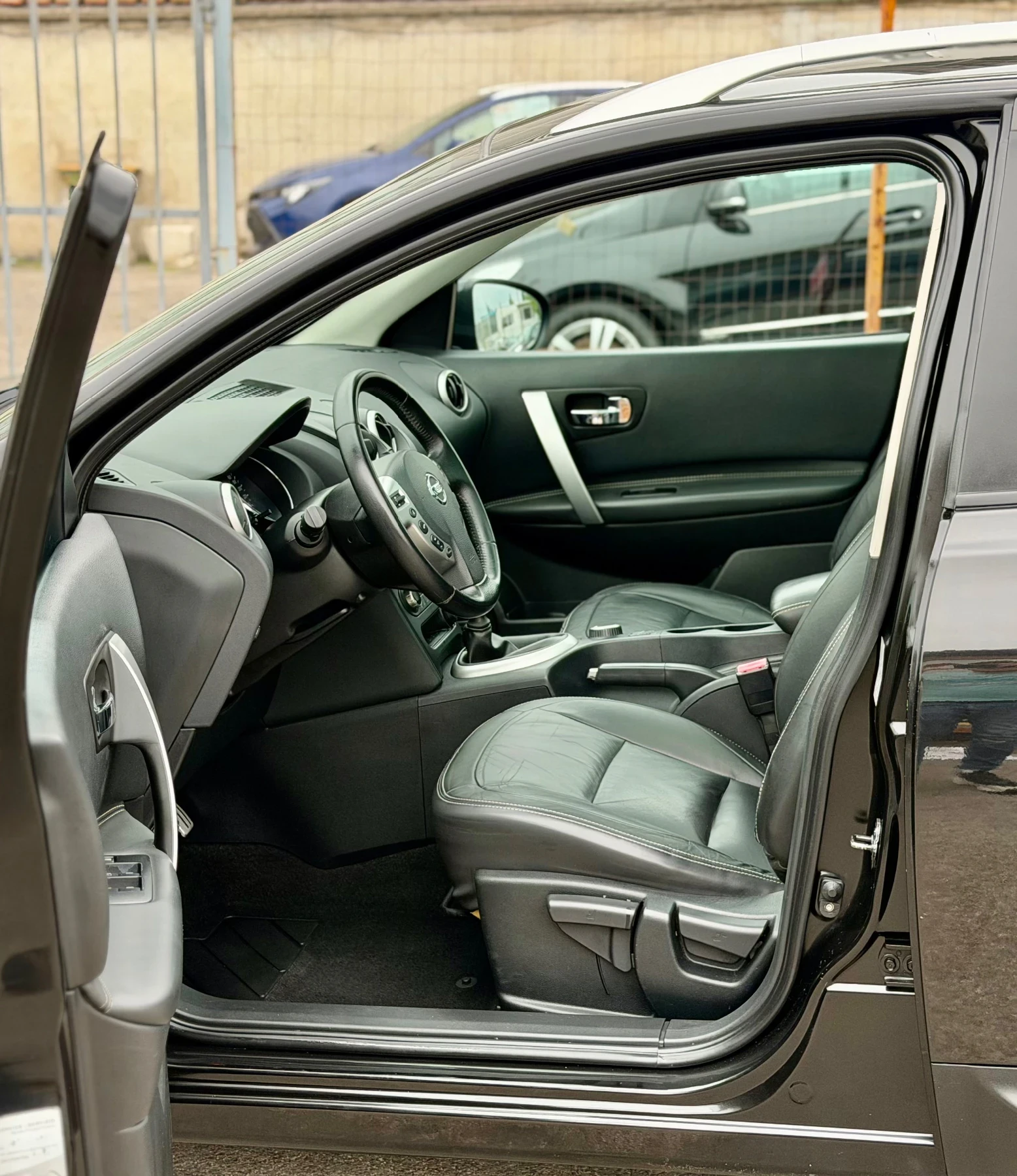 Nissan Qashqai 2.0i 4х4 keyless Panorama Кожа Навигация Tekna, снимка 6 - Автомобили и джипове - 54478556