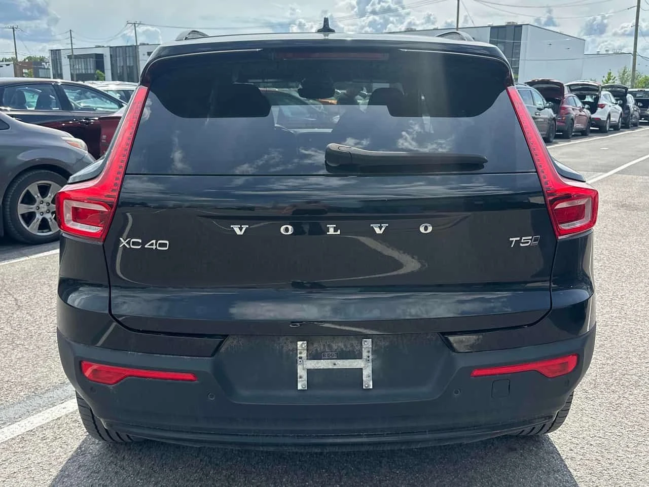 Volvo XC40 Plus Dark Theme | CARFAX | БЕЗ ПЪРВОНАЧАЛНА ВНОС, снимка 4 - Автомобили и джипове - 55053528