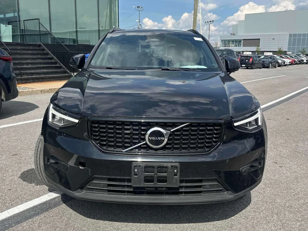 Volvo XC40 Plus Dark Theme | CARFAX | БЕЗ ПЪРВОНАЧАЛНА ВНОС, снимка 2 - Автомобили и джипове - 55053528