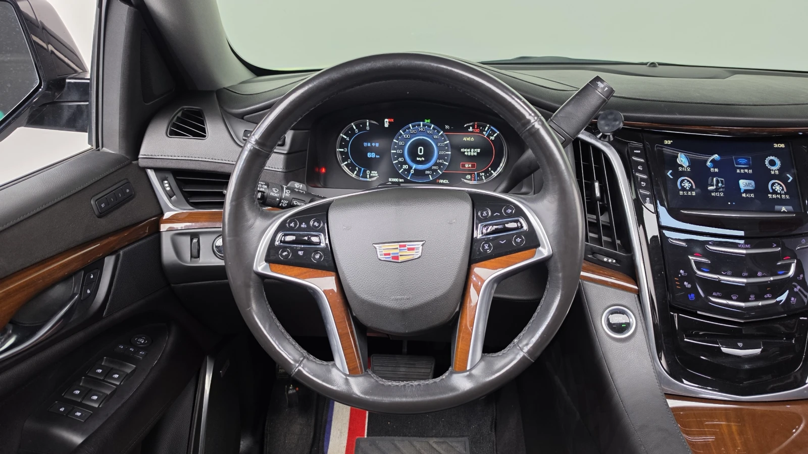 Cadillac Escalade 6.2* ЕЛ. БАГАЖНИК* BLIND SPOT* 360* HUD* КРАЙНА ЦЕ, снимка 13 - Автомобили и джипове - 55496092