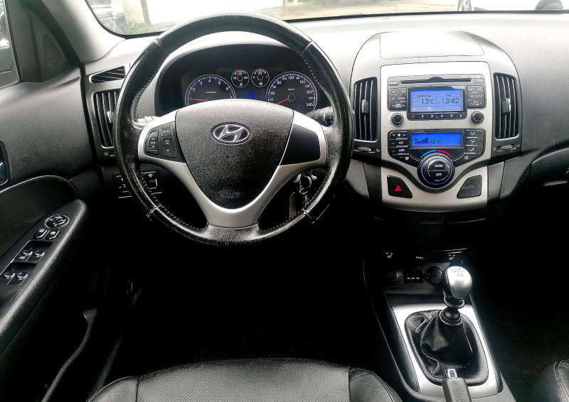Hyundai I30 1.6 benz  Exclusive, снимка 10 - Автомобили и джипове - 45671571