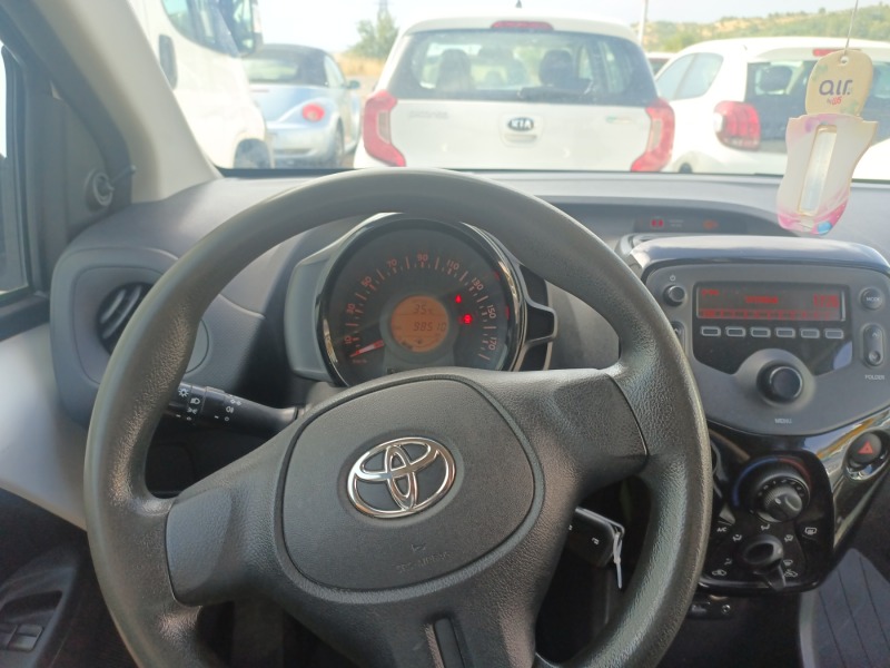 Toyota Aygo 1.0 VVT-i, снимка 8 - Автомобили и джипове - 46383899
