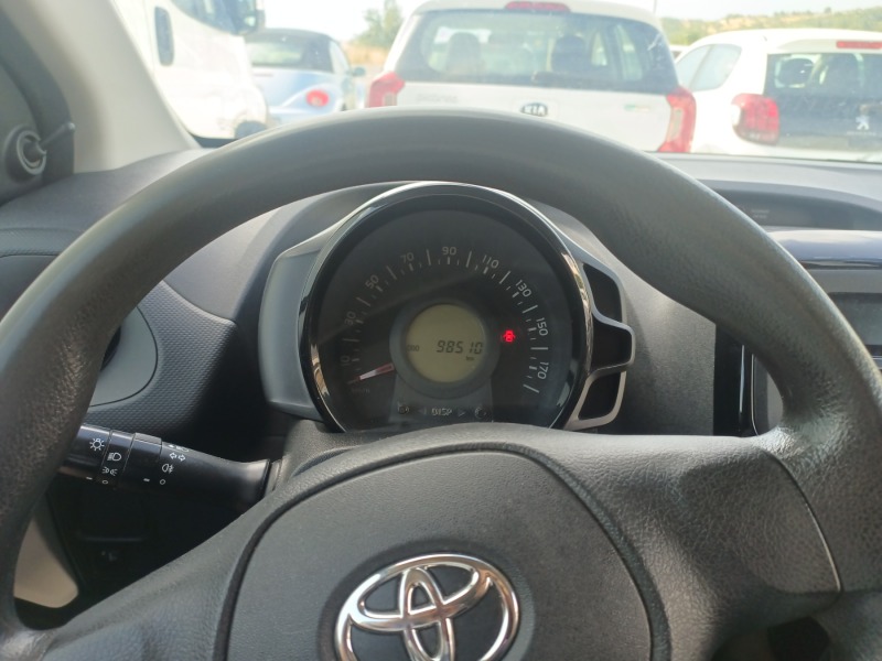 Toyota Aygo 1.0 VVT-i, снимка 7 - Автомобили и джипове - 46383899