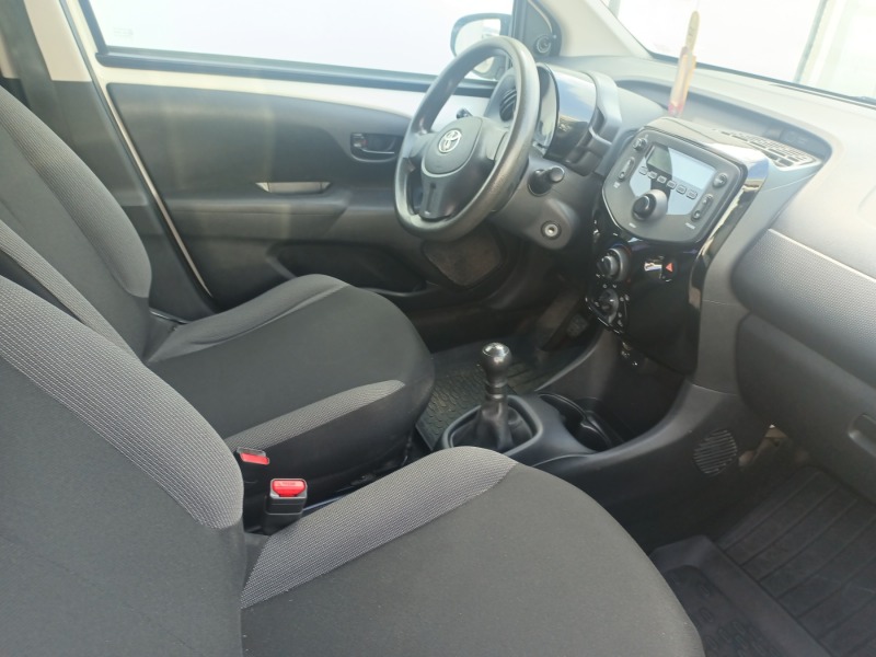 Toyota Aygo 1.0 VVT-i, снимка 11 - Автомобили и джипове - 46383899