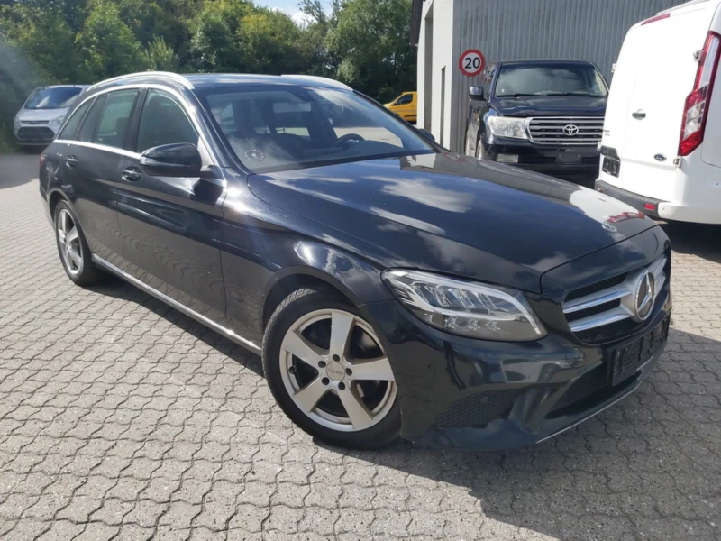 Mercedes-Benz C 220 d / 9G-Tronic / Facelift / LED / Keyless , снимка 1 - Автомобили и джипове - 47297769