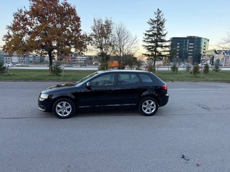 Audi A3 Sportback 1.6TDI СЕРВИЗНА ИСТОРИЯ!, снимка 2 - Автомобили и джипове - 52404063