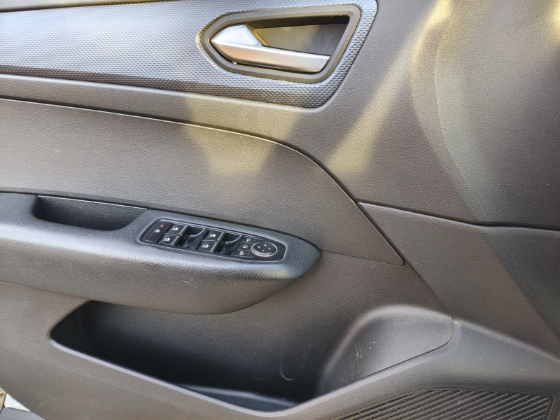 Renault Arkana, снимка 13 - Автомобили и джипове - 52850894