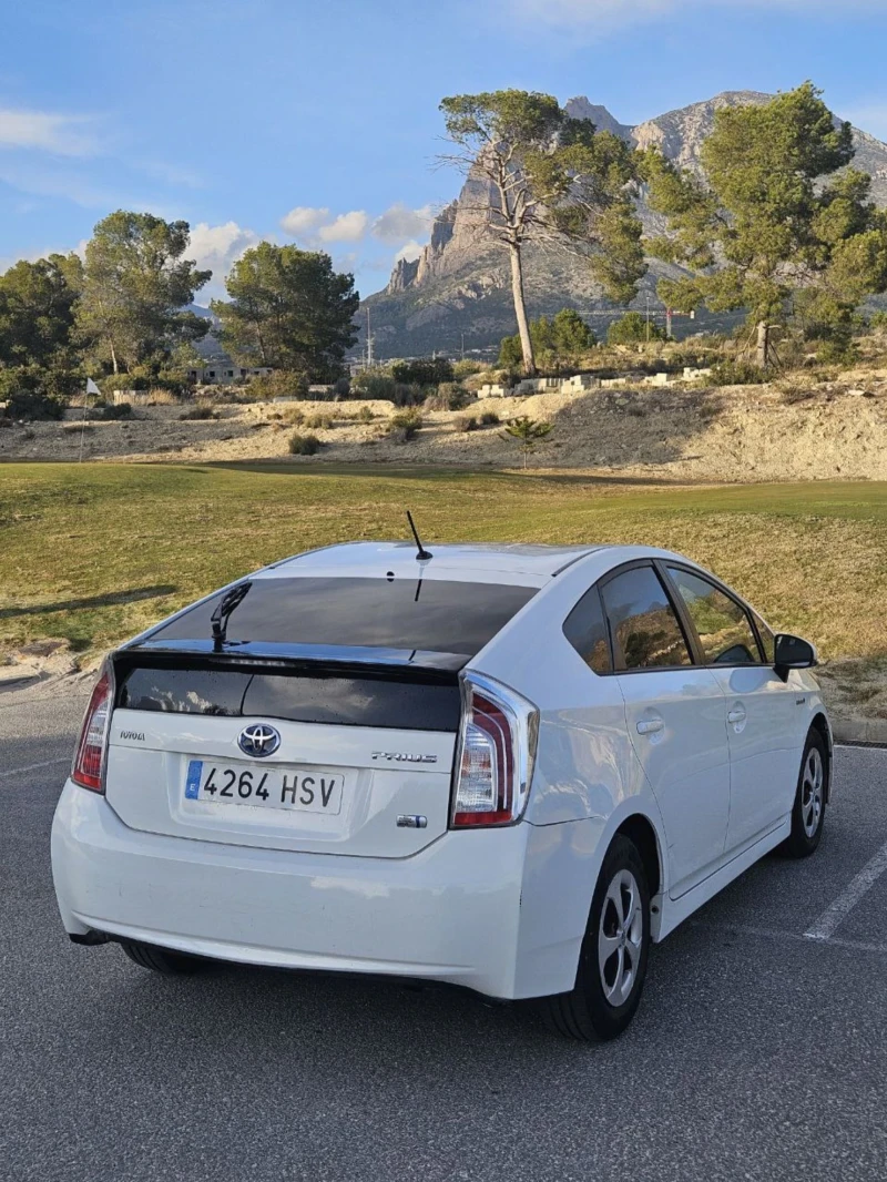 Toyota Prius 1.8 хибрид, снимка 10 - Автомобили и джипове - 53405944