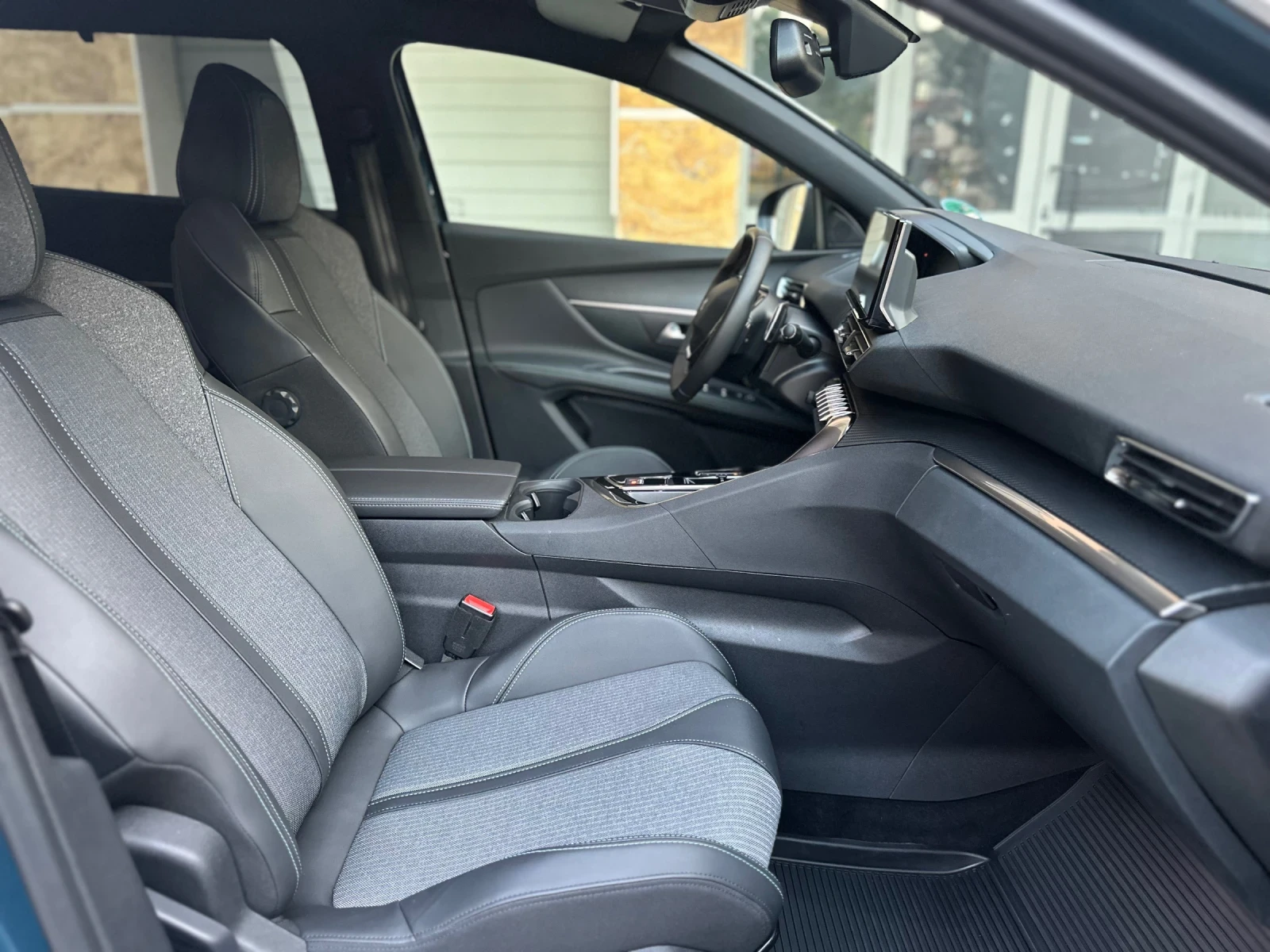 Peugeot 5008 1.2 Hybrid 136  - изображение 8